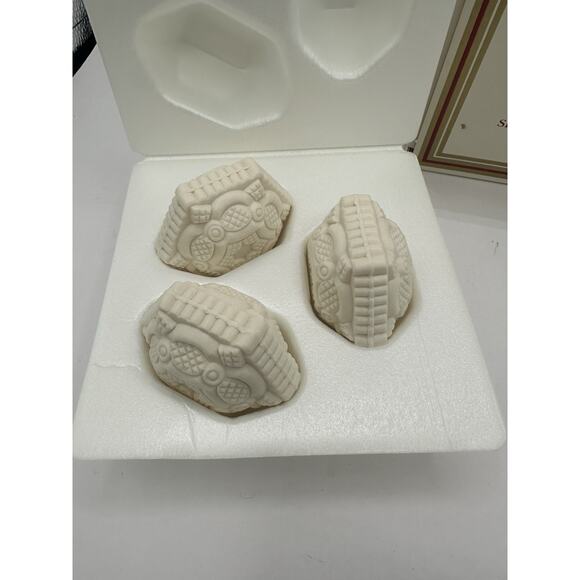 Avon Cape Cod Dessert Bowl and Soaps Red Glass NEW IN BOX Set Of 7 - Picture 3 of 4